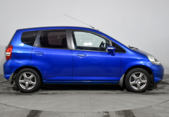 Подержанный автомобиль Honda Jazz 2008 года (4 фото)