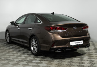Подержанный автомобиль Hyundai Sonata 2017 года (7 фото)