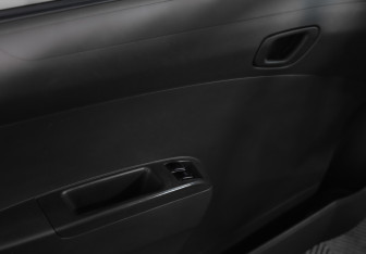 Подержанный автомобиль Chevrolet Spark 2013 года (16 фото)