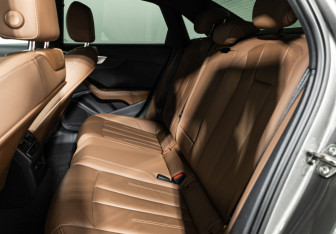Подержанный автомобиль Audi A4 Sedan 2020 года (10 фото)