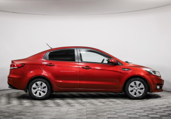 Подержанный автомобиль Kia Rio Sedan 2015 года (4 фото)