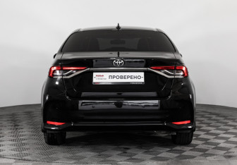 Подержанный автомобиль Toyota Corolla Sedan 2019 года (6 фото)