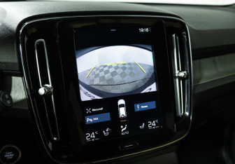 Подержанный автомобиль Volvo XC40 2021 года (15 фото)