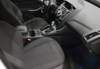 Подержанный автомобиль Ford Focus Hatchback 2013 года (12 фото)