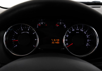 Подержанный автомобиль Peugeot 3008 2014 года (24 фото)