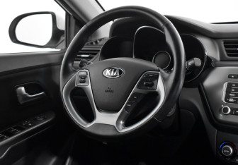 Подержанный автомобиль Kia Rio Sedan 2016 года (15 фото)