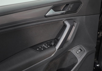 Подержанный автомобиль Volkswagen Tiguan 2019 года (20 фото)