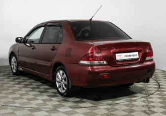 Подержанный автомобиль Mitsubishi Lancer Sedan 2005 года (7 фото)