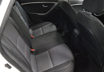 Подержанный автомобиль Hyundai i30 Wagon 2012 года (13 фото)