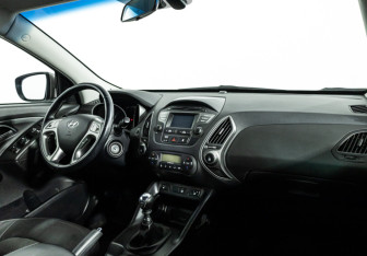 Подержанный автомобиль Hyundai ix35 2014 года (9 фото)