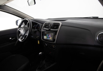 Подержанный автомобиль Renault Logan Sedan 2021 года (19 фото)