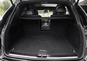 Подержанный автомобиль Porsche Cayenne 2016 года (36 фото)