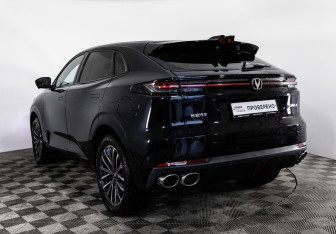 Подержанный автомобиль Changan UNI-K 2023 года (7 фото)