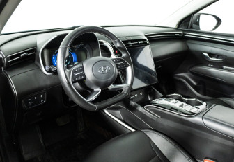 Подержанный автомобиль Hyundai Tucson 2022 года (11 фото)