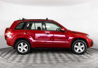Подержанный автомобиль Suzuki Grand Vitara 2012 года (4 фото)