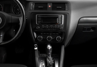 Подержанный автомобиль Volkswagen Jetta Sedan 2014 года (14 фото)