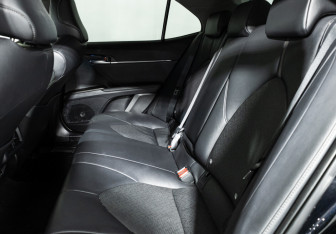 Подержанный автомобиль Toyota Camry Sedan 2023 года (10 фото)