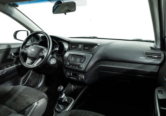 Подержанный автомобиль Kia Rio Sedan 2014 года (9 фото)
