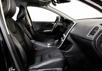 Подержанный автомобиль Volvo XC60 2017 года (14 фото)