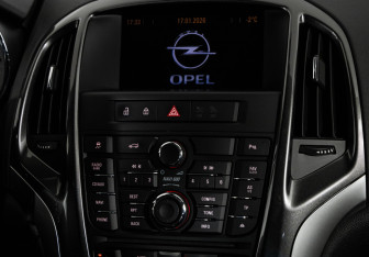 Подержанный автомобиль Opel Astra Sedan 2012 года (16 фото)