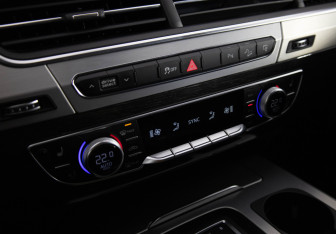 Подержанный автомобиль Audi Q7 2017 года (14 фото)