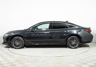 Подержанный автомобиль Toyota Avalon 2022 года (8 фото)