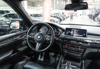 Подержанный автомобиль BMW X5 M 2016 года (22 фото)