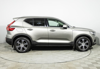 Подержанный автомобиль Volvo XC40 2021 года (4 фото)