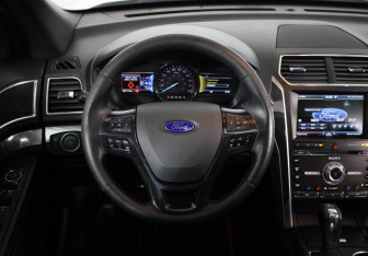 Подержанный автомобиль Ford Explorer 2015 года (10 фото)