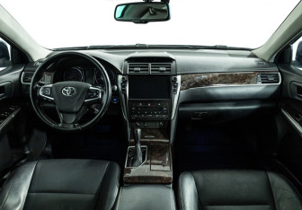 Подержанный автомобиль Toyota Camry Sedan 2018 года (13 фото)