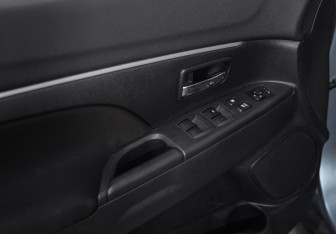 Подержанный автомобиль Mitsubishi ASX 2011 года (16 фото)