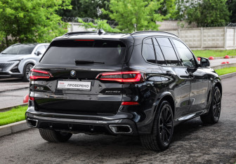 Подержанный автомобиль BMW X5 2020 года (6 фото)