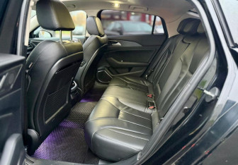 Подержанный автомобиль Hongqi H5 2022 года (14 фото)