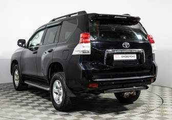 Подержанный автомобиль Toyota Land Cruiser Prado 2009 года (7 фото)