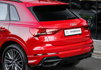 Подержанный автомобиль Audi Q3 2019 года (11 фото)