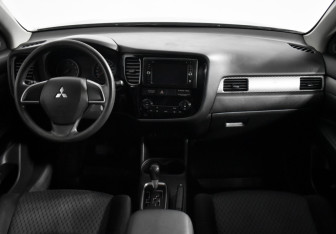 Подержанный автомобиль Mitsubishi Outlander 2013 года (14 фото)