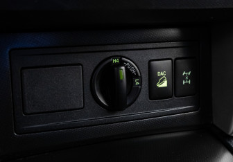 Подержанный автомобиль Toyota Land Cruiser Prado 2012 года (14 фото)