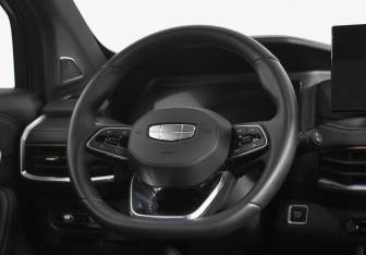 Подержанный автомобиль Geely Okavango 2024 года (15 фото)