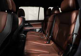 Подержанный автомобиль Lexus LX 2018 года (10 фото)