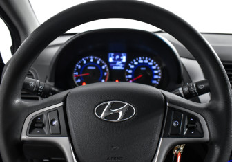 Подержанный автомобиль Hyundai Solaris Sedan 2014 года (17 фото)