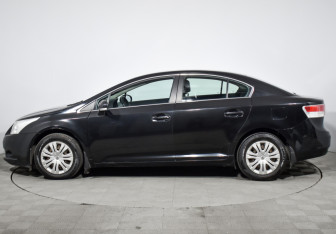 Подержанный автомобиль Toyota Avensis Sedan 2009 года (8 фото)
