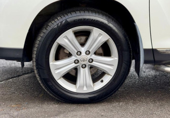 Подержанный автомобиль Toyota Highlander 2010 года (9 фото)