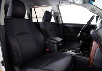 Подержанный автомобиль Toyota Land Cruiser Prado 2016 года (25 фото)