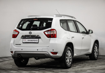 Подержанный автомобиль Nissan Terrano 2017 года (5 фото)