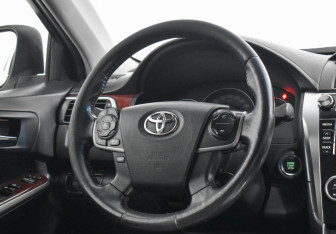 Подержанный автомобиль Toyota Camry Sedan 2014 года (14 фото)