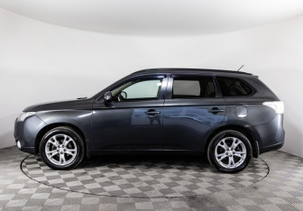 Подержанный автомобиль Mitsubishi Outlander 2013 года (8 фото)