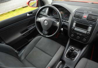 Подержанный автомобиль Volkswagen Golf Hatchback 2008 года (10 фото)