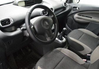 Подержанный автомобиль Citroen C3 Picasso 2010 года (9 фото)