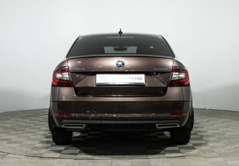 Подержанный автомобиль Skoda Octavia Liftback 2017 года (6 фото)