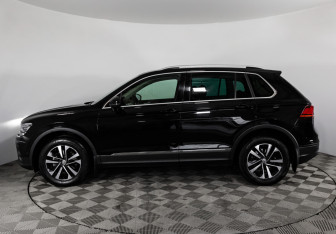 Подержанный автомобиль Volkswagen Tiguan 2019 года (8 фото)